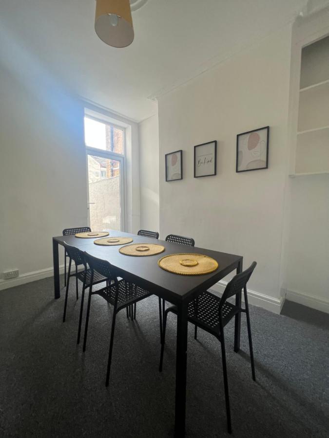 Large 3 Bed - 10 Mins To Centre Villa Liverpool Eksteriør billede